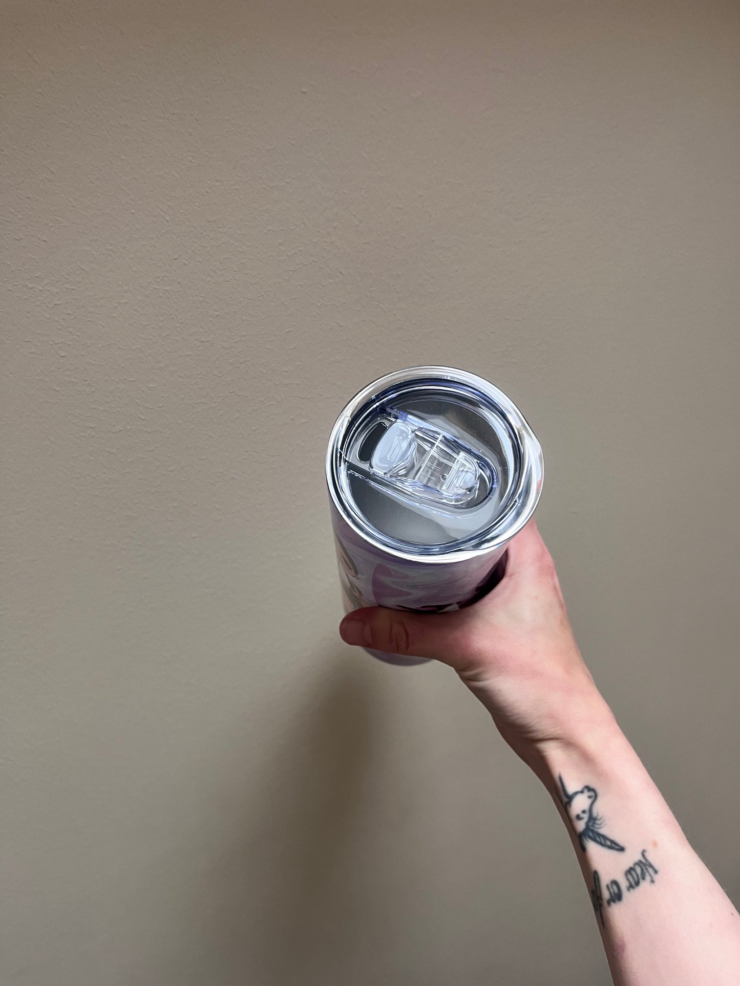 Hunters 20oz stainless steel tumbler.
